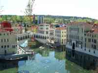 Ponte di Rialto made of Legos