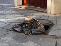 Čumil Man At Work statue